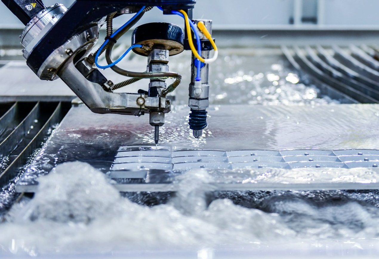 Kiedy warto zdecydować się na serwis maszyn do cięcia wodą? Popularne usterki