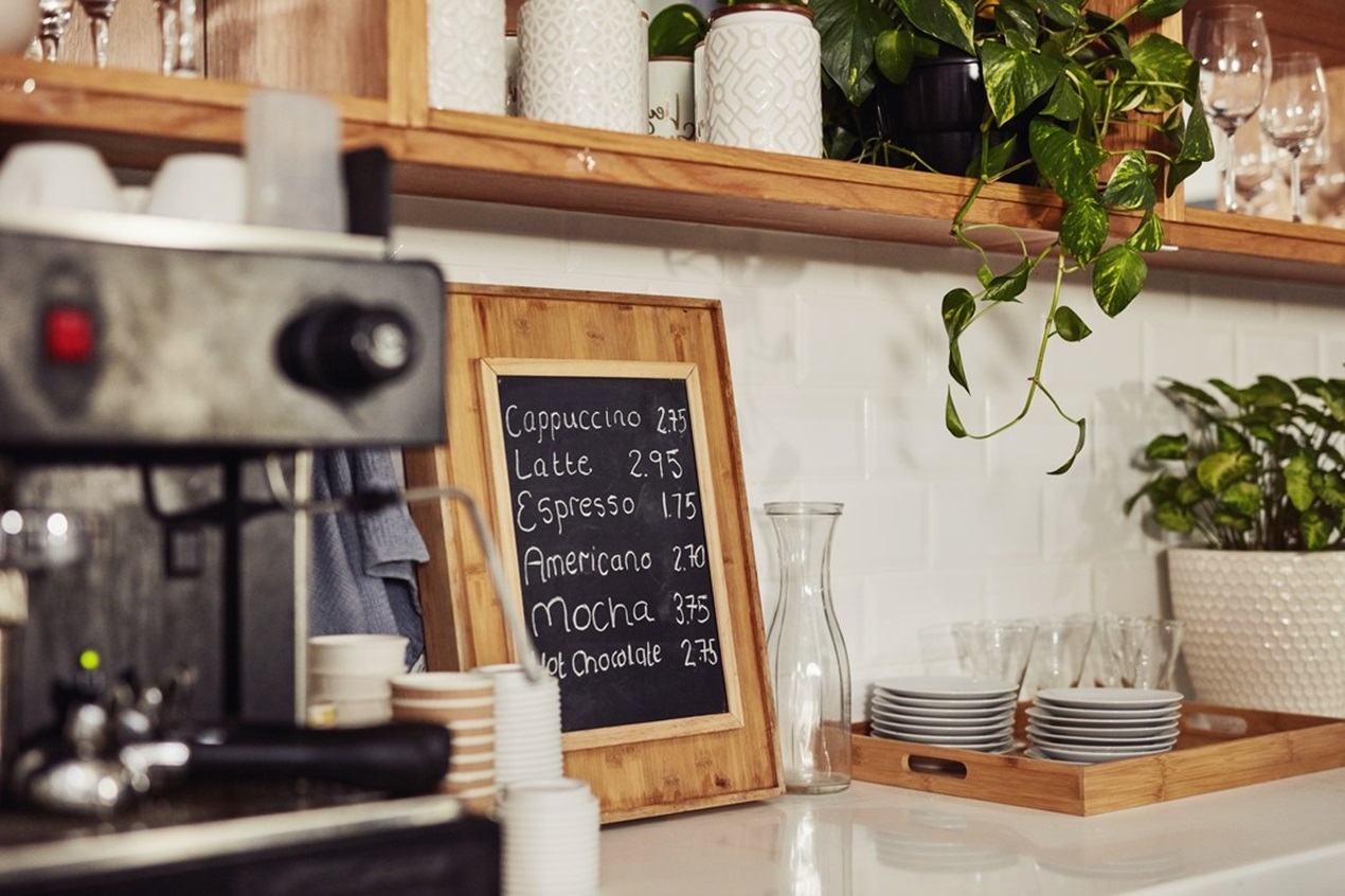 Jakie tablice najlepiej nadają się do wyeksponowania menu w barze lub restauracji?