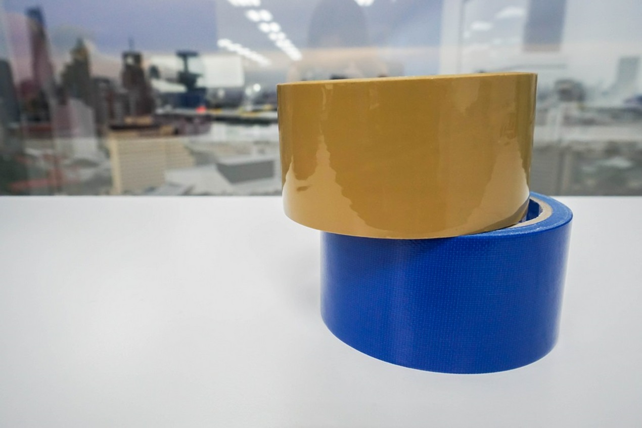 5 zalet taśm akrylowych