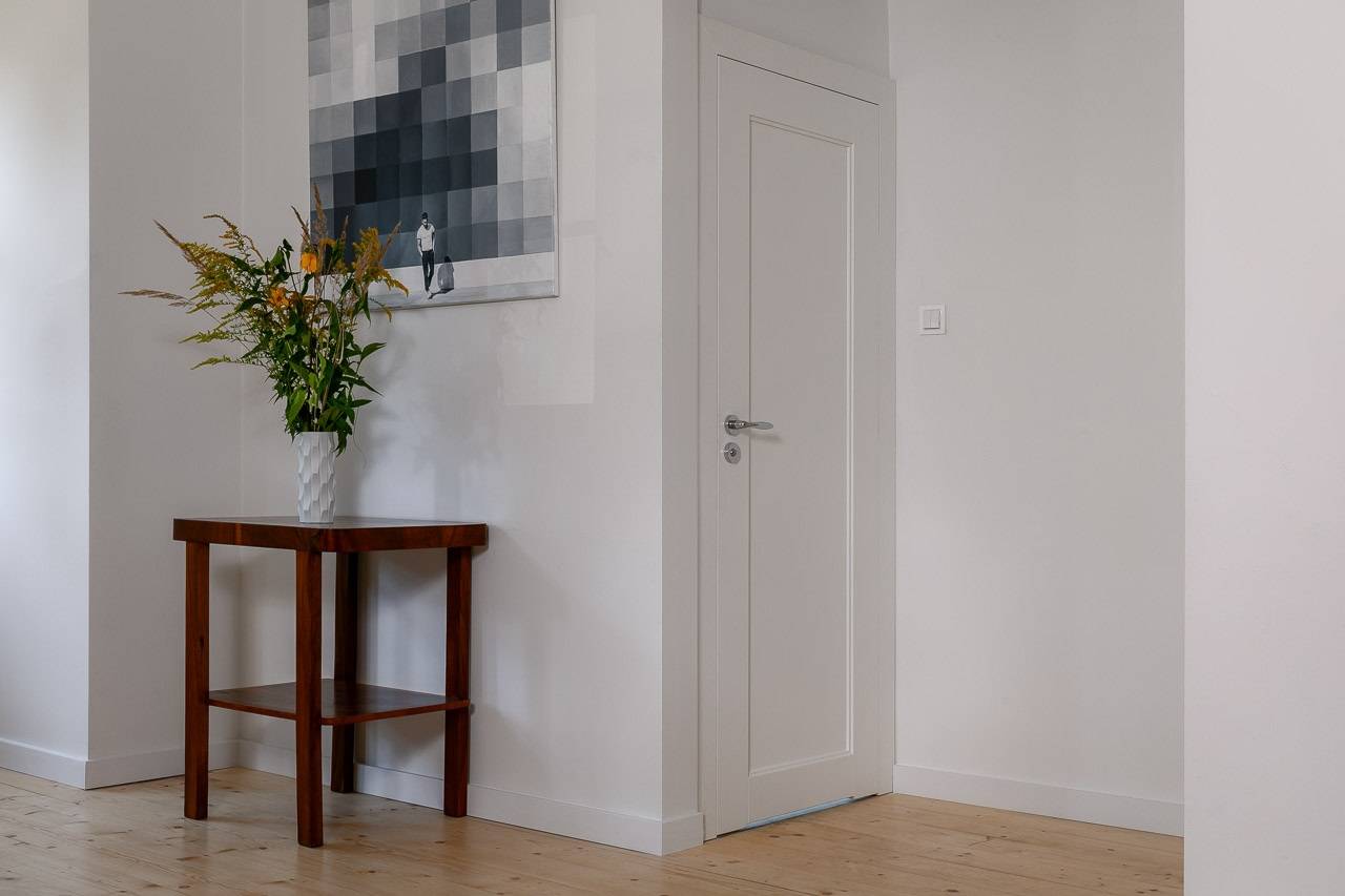 Do jakich wnętrz pasują drzwi drewniane?